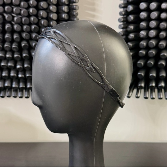 Variety Pack of Plastic Headbands - Picture 10 of 11